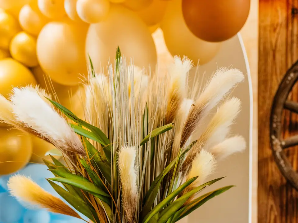 Dessert table with pampas and balloons