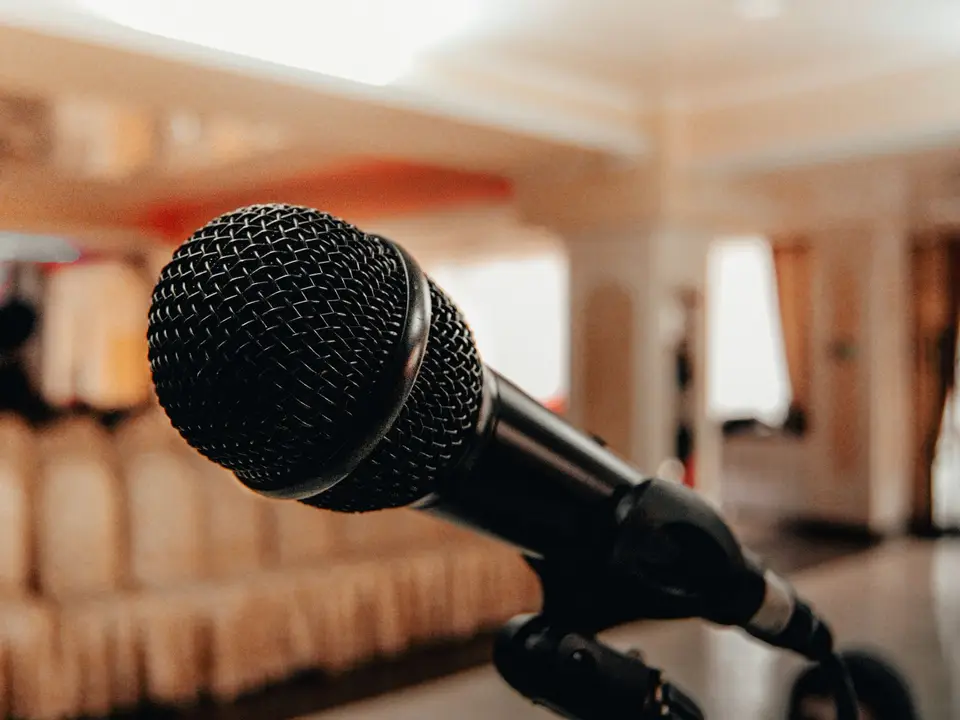 Microphone in front of a light conference hall