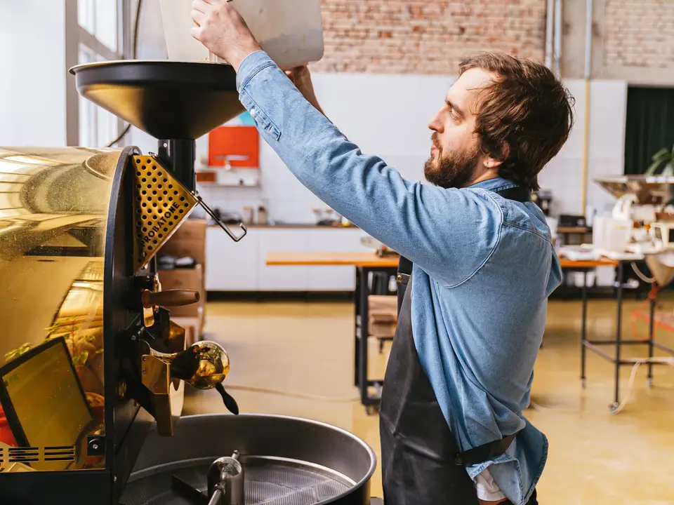 Coffee roaster with glowing drum