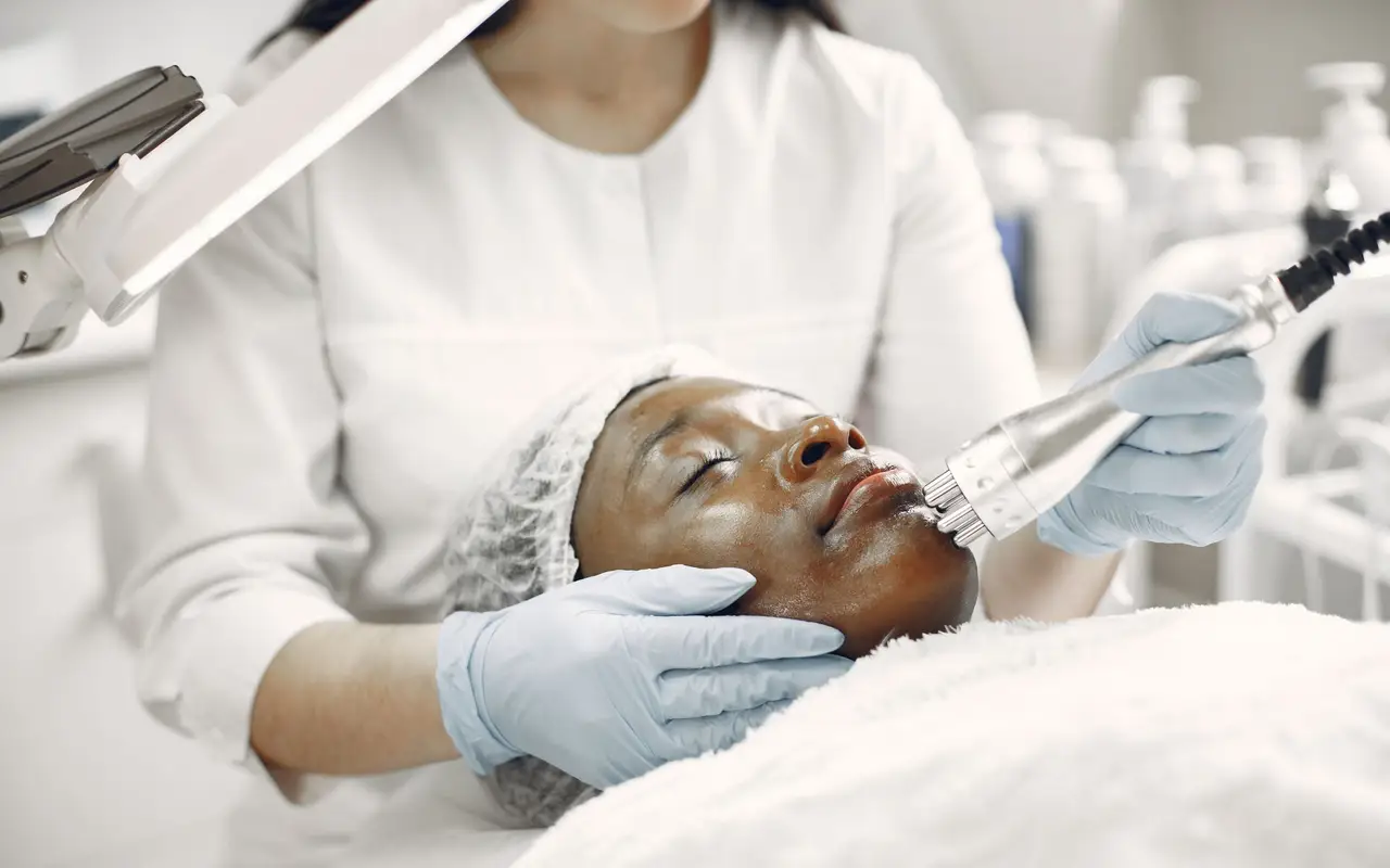 Clearline Laser Clinic publishes fluence and pulse-width ranges on your consent form, uses