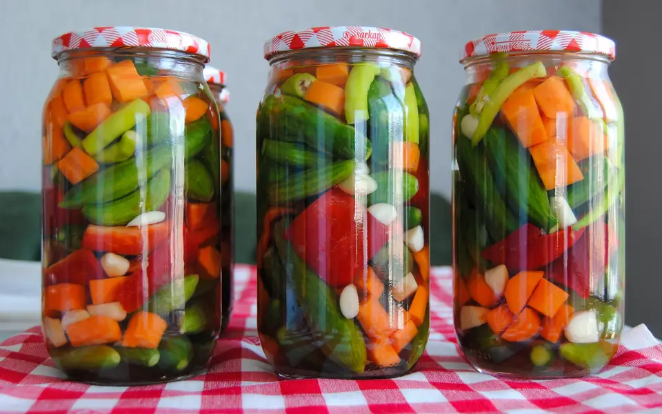 Pickle bar