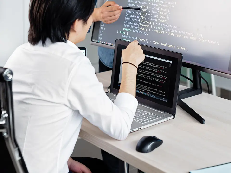 Two developers pairing at one monitor