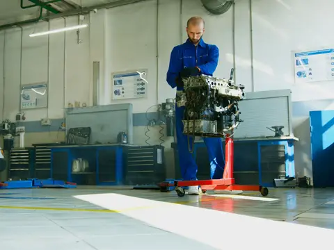 Mechanic shaking hands with a driver