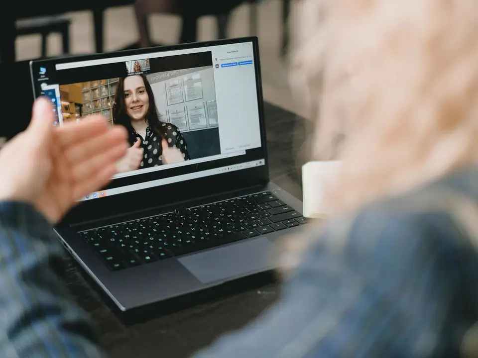 Virtual orientation on a laptop video call