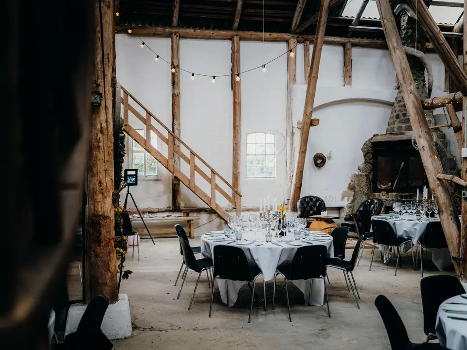Barn set with round tables